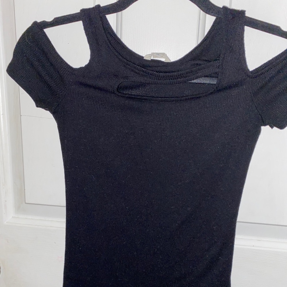 Cold shoulder , Black Tee